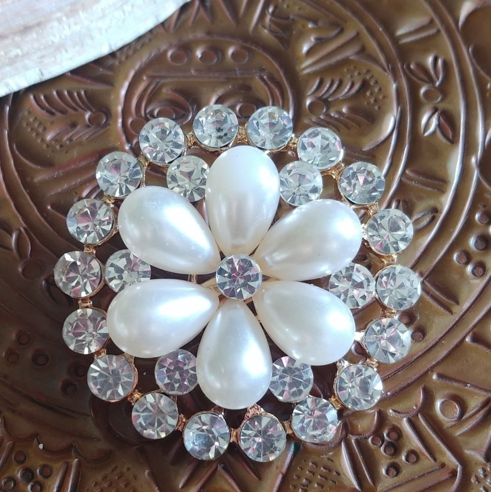 Beautiful Rhinestone White Faux Pearl Brooch Pin